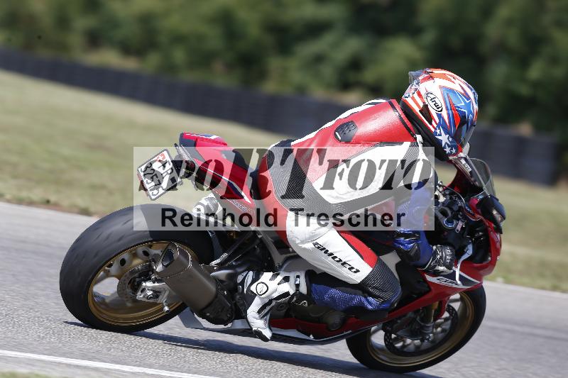 /Archiv-2025/49 26.08.2025 Cornu Master School ADR/rot-rouge/37